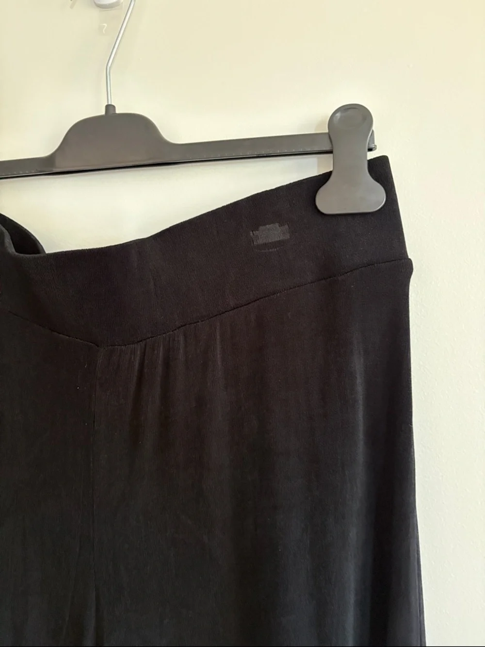 Chicos Wide-Leg Stretch Pants - Picture 3 of 13